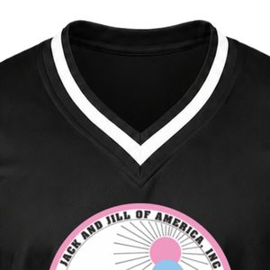 Camiseta Deportiva con Cuello en V y Escudo Bordado de Black Jack & Jill, Manga Corta, Franja Blanca, Uniforme Deportivo para Equipo - Product Image 2
