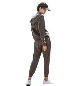 Conjunto de pantalones activos de terciopelo de invierno para mujer, Sudadera con capucha de lana estampada, pantalones de chándal recortados, logotipo personalizado, estiramiento ligero en cuatro direcciones - Product Image 2