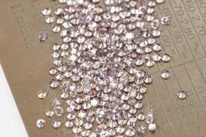 Diamante suelto de corte redondo de 1 mm a 3 mm, color púrpura intenso cultivado en laboratorio, para la fabricación de joyas, color elegante, pulido a mano en India. - Product Image 4
