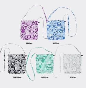 NewJeans 'Supernatural' NJ X MURAKAMI Cross Bag ver Livre électronique musical (CD) Papier Plastique Langue coréenne Tous âges Modèle KR - Product Image 3