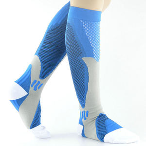 Chaussettes de football longues pour uniforme d'équipe et performance athlétique, chaussettes de football personnalisées avec logo pour clubs, écoles et sports - Product Image 4