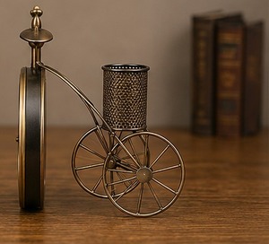 Horloge de bureau mécanique moderne avec fonction snooze, design métallique écologique - Décoration d'intérieur haut de gamme, accessoires de table de luxe - Product Image 3