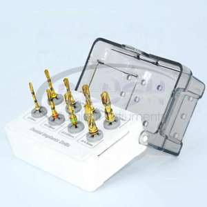Kit de 8 piezas de instrumentos quirúrgicos para implantes, autoclavables, con soporte para taladro recubierto de plasma dorado, manual incluido, de Blush Surgical - Product Image 1