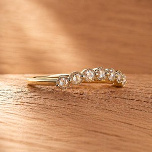 Bague empilable en or massif 10K 14K 18K avec sept pierres de diamant de laboratoire taille ronde et moissanite, idéale pour anniversaire ou mariage - Product Image 5