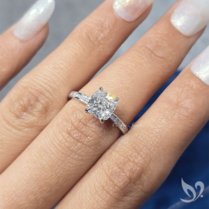 Bague de fiançailles en or blanc 10K avec diamant de laboratoire taille coussin 2 carats, sertie pavé, certifiée IGI - Product Image 4
