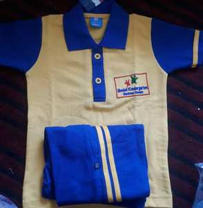 NAMO UNIFORMS Uniforme Escolar de Algodón de 2 Piezas con Logotipo Personalizado para Niños, Ropa Deportiva Unisex en Amarillo y Gris - Product Image 2