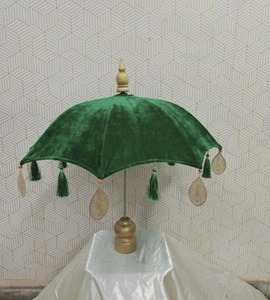 Centre de table de mariage moderne et classique en velours et bois, 24 pouces, accents de table de luxe pour les festivals Haldi, Mehndi, Dholki - Product Image 6