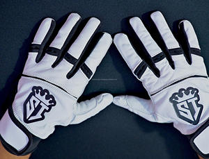 Guantes de Bateo SHAHI IMPEX de Piel Cabretta Rosa de Calidad Premium 0.09mm con Muñequera Floral Derecha, Cierre de Gancho y Bucle, Diseño Acolchado - Product Image 2