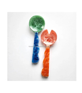 Ensemble de couteaux à fromage en résine époxy style moderne 2025, fabriqués à la main, avec motif tourbillon, design élégant pour la maison, l'hôtel et le restaurant. - Product Image 5