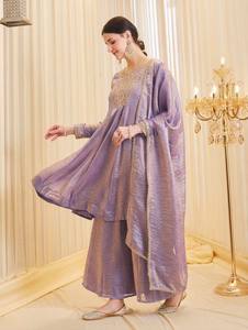 Conjunto de traje Salwar de seda Fendy de 3 piezas para mujer |   Top con Bordado Pesado y Secuencia de Codificación |   Pantalones Palazzo con Borde de Encaje y Dupatta - Product Image 2