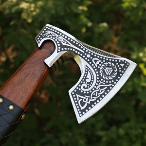 Hacha Tomahawk de Acero Forjado a Mano con Mango de Madera y Envoltura de Cuero, Herramienta Táctica de Supervivencia, Hacha para Camping, Garantía de 3 Años - Product Image 5