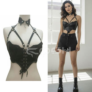 Conjunto de Corsé y Gargantilla de Cuero Negro Gótico con Diseño de Alas de Murciélago – Arnés Corporal Halter con Cordones y Colgante de Púas - Product Image 6