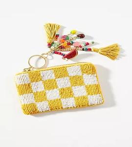 Porte-monnaie tendance jaune à carreaux perlé avec breloque pompon, pochette zippée, porte-clés, porte-cartes en perles de rocaille et perles de verre - Product Image 1