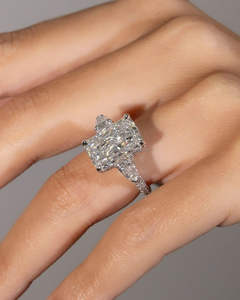 แหวนแต่งงาน/หมั้นเพชรซิคอนทรงเรเดียนท์คัทจาก IGI Lab Grown วินเทจ ทอง 14k สีเหลือง สำหรับทั้งชายและหญิง ดีไซน์ทันสมัย ทองคำขาวอย่างดี สำหรับวันครบรอบ - Product Image 3