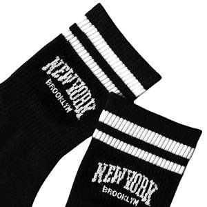 Vêtements d'entraînement professionnels personnalisés en gros avec logo d'équipe, imprimés par sublimation, écologiques, à séchage rapide, OEM, chaussettes en coton respirant à mailles fines - Product Image 3