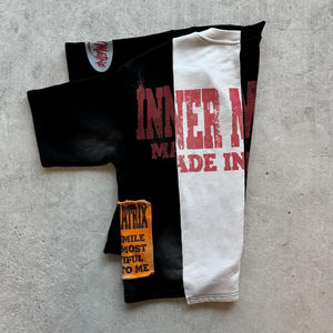 Camiseta de hombre personalizada con serigrafía, estilo streetwear, corte holgado, bloques de color, efecto desgastado por el sol, patchwork y dobladillo irregular cosido - Product Image 5