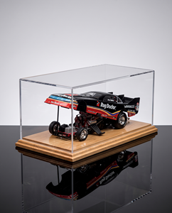 Vitrina de Acrílico Transparente para Modelos de Autos, Superficie Pulida con Corte Láser, Ideal para Ferias y Exposiciones - Product Image 1