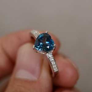 Anillo de topacio azul de Londres con corte de corazón, anillo de plata de ley, anillo de promesa, regalo de joyería para mujer - Product Image 3