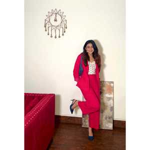 Conjunto de Blazer y Pantalón Rosa Rubí para Mujer - Product Image 3