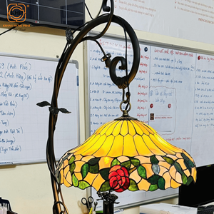 Lampe sur pied en fer forgé de luxe, fabriquée au Vietnam, haute qualité, durable, belle, écologique, décoration intérieure pour salon et chambre. - Product Image 4