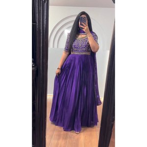 FIL DE SOIE CHINON À LA MODE AVEC ROBE DE TRAVAIL VÉRITABLE MIROIR AVEC DUPATTA LAVANDE - Product Image 1