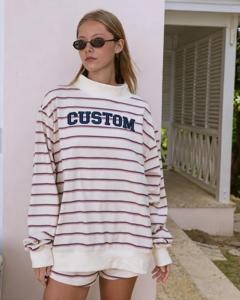 Sweat-shirt respirant style universitaire à col montant en tissu éponge avec lettres brodées sur le devant pour femme - Product Image 3