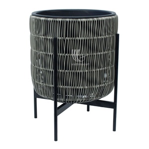 Venta caliente de plástico PP marrón, maceta de mimbre de plástico PE con soporte de metal, maceta elegante para interiores y exteriores al por mayor - Product Image 3