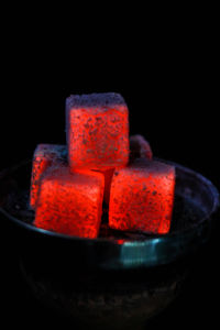 Charbon à chicha de noix de coco en cubes de 27 mm avec emballage personnalisé, teneur en cendres jusqu'à 2,5 %, origine Soc Trang pour les marques de salons - Product Image 4