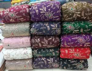 Exclusif pour les robes de soirée et les saris de luxe en tissu filet 100% soie enduite de PA, richement ornés de broderies Cutdana, conçus pour la confection de vêtements à motifs. - Product Image 2