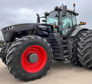 Tracteur agricole Fendt 1046 Vario 4x4 haute puissance, moteur diesel performant, machine de travail de terrain robuste, vente neuve - Product Image 1