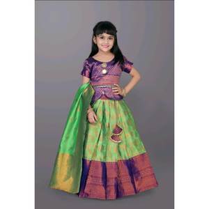 JACQUARD DE SOIE FANTAISIE TRAVAIL TISSANT ENFANT LEHENGA CHOLI AVEC DUPATTA PERROT VERT - Product Image 1