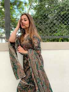 ชุดสูทผ้าฝ้ายลายเพสลีย์สีเขียว ชุดลำลองสไตล์อินเดีย เปิดตัวเสื้อและกางเกงผ้าฝ้ายลายเพสลีย์ดีไซน์ใหม่ พร้อมผ้าคลุมไหล่ - Product Image 3