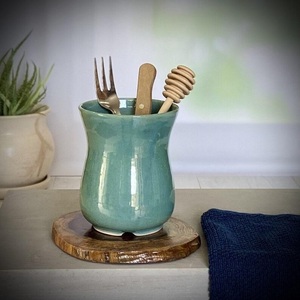Porte-ustensiles en céramique élégant, forme incurvée, glaçure brillante, grès cuit à haute température, durable, rangement compact pour la cuisine - Product Image 3