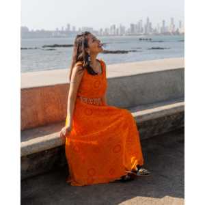 Vestido Bandhej Naranja Poppy con Cinturón, Silueta Holgada y Transpirable, Talla XS, Cintura Natural, para Ocio - Product Image 1