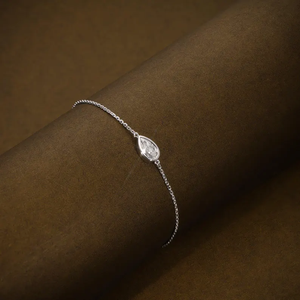 Bracelet solitaire minimaliste ajustable en diamant de laboratoire taille poire 1,00 carat D VVS2 certifié, serti clos, bijoux fins - Product Image 4