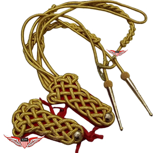 Aiguillette rouge avec épaulettes sur cordons de dos rouges, aiguillette torsadée avec pointe métallique dorée - Product Image 1