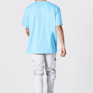 เสื้อยืดผู้ชายทรงโอเวอร์ไซส์ OEM ผ้าฝ้าย 100% เป็นมิตรกับสิ่งแวดล้อม สกรีนโลโก้ได้ตามต้องการ เนื้อผ้าระบายอากาศดี น้ำหนัก 220 กรัม สไตล์สตรีทแวร์ ฮิปฮอป ขายส่ง - Product Image 2