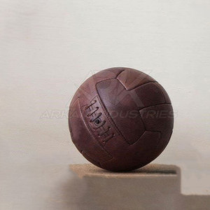 Ballon de football en cuir antique élégant, finition douce en cuir véritable, fabriqué au Pakistan - Product Image 3