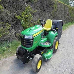 Cortadora de Césped Industrial John Deere X950R de 2 Tiempos y 125cc con Cilindro Único, Caja Recolectora de 200L, Tracción 4x4 y Descarga Trasera al por Mayor - Product Image 2