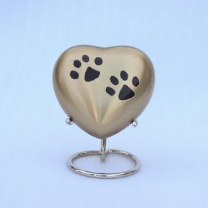 Urne funéraire en laiton artisanale moderne de haute qualité pour cendres d'animaux de compagnie avec design gravé - Product Image 3