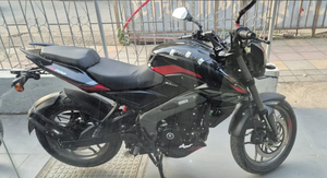 Motocicleta Bajaj Pulsar NS200 de Cuatro Tiempos y 200 CC con 6 Velocidades 2025 (Doble ABS) - Product Image 3