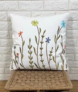 Housse de coussin carrée brodée de fleurs 100% coton, housse de coussin vintage pour la décoration du canapé - Product Image 3