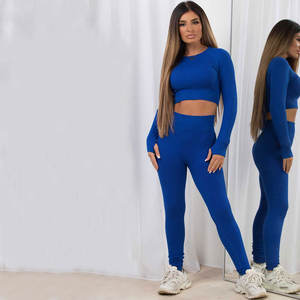 Conjunto de yoga para mujer, leggings de cintura alta de tela elástica sin costuras y top deportivo de soporte para fitness, gimnasio y entrenamiento. - Product Image 2