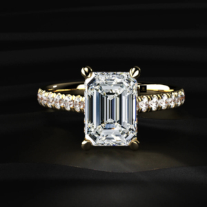 Anillo de Diamante Cultivado en Laboratorio con Corte Esmeralda Atemporal, con Piedra Central de Corte Brillante Certificada por IGI, en Opciones de Oro o Plata - Product Image 1