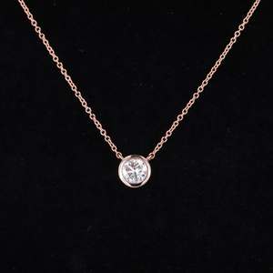 Elegante Collar con Colgante de Diamante Redondo Cultivado en Laboratorio en Oro, Oro Rosa, Oro Blanco o Plata, Certificado IGI D-E-F - Product Image 5