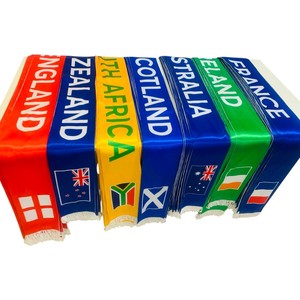 Capa de Graduación de la Universidad Nacional de Economía, Azul con Ribete Dorado, Estilo Bandera de Satén, Impresión Digital Duradera, Regreso a Clases - Product Image 3