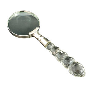Loupe en métal de taille et de forme personnalisées, finition chromée avec poignée en acrylique - Product Image 5