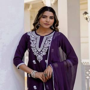 Ensemble VASTRA COTTAGE brodé jacquard Tesla Kurta Pent Vichitra Lace Dupatta violet pour femme, tenue ethnique cousue complète - Product Image 2