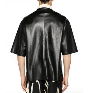 เสื้อเชิ้ตหนังผู้ชายทรงคลาสสิก วัสดุพรีเมียม เนื้อผ้านุ่ม เหมาะสำหรับใส่ลำลอง ใส่ทำงาน และใส่ในช่วงเย็น - Product Image 2