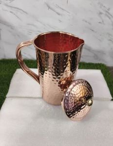 Ensemble de carafes en cuivre pour des présentations élégantes de dîners festifs, service d'eau en métal avec verres, durable et réutilisable pour le service à table. - Product Image 4